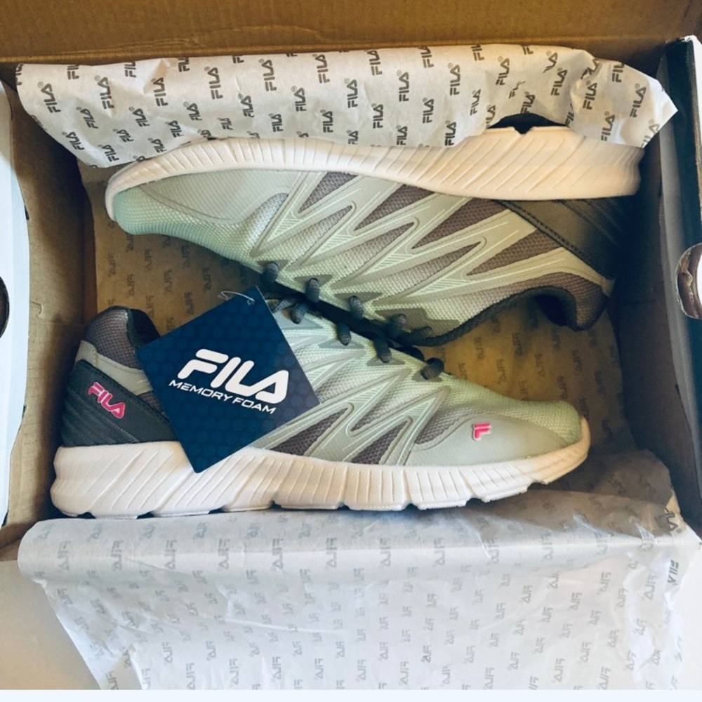 Women's Fila Memory Foam Fantom 8 Running Shoe Mint Green,Gray & Pink Size 7 NWT